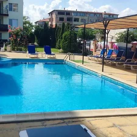 афродита комплекс с шикарным видом на горы Σάνι Μπιτς